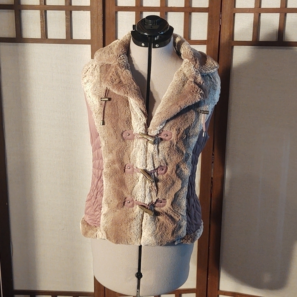 MontanaCo Gray Faux Fur Vest Sz M
